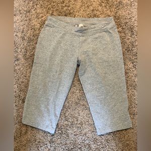 Nike Gray Womens Leggings Capri  Size Medium (8-10)